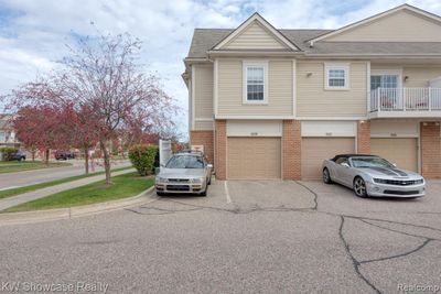 6200 Addington Drive, Condo with 2 bedrooms, 2 bathrooms and null parking in Commerce Twp MI | Image 2