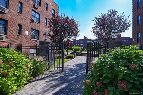 apt-j10-1 Jefferson Ave, Rockville Centre, NY, 11570-4423 | Card Image