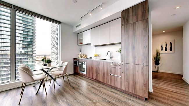 1602 - 7890 Jane St, Condo with 2 bedrooms, 2 bathrooms and 1 parking in Concord ON | Image 5
