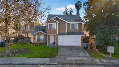 4639 W Saginaw Way, Fresno, CA, 93722-7012 | Card Image