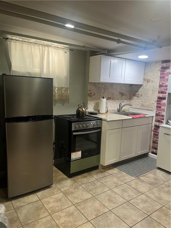 Roberts Ave, Yonkers, NY 10703