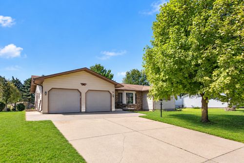 715 Madison Ave Sw, Eyota, MN, 55934-9078 | Card Image