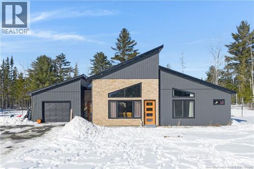 9 Crest Ave, Heathland, NB, E3L0G8 | Card Image