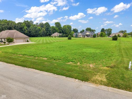 6076 Bluegrass Rd, Kokomo, IN, 46901-4684 | Card Image