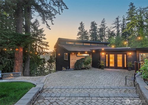 18631 E Spring Lake Drive Se, Renton, WA, 98058 | Card Image