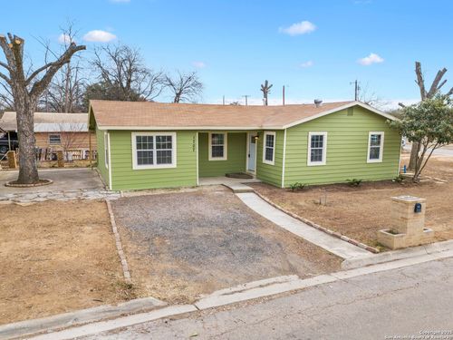1707 Avenue U, Hondo, TX, 78861-1640 | Card Image