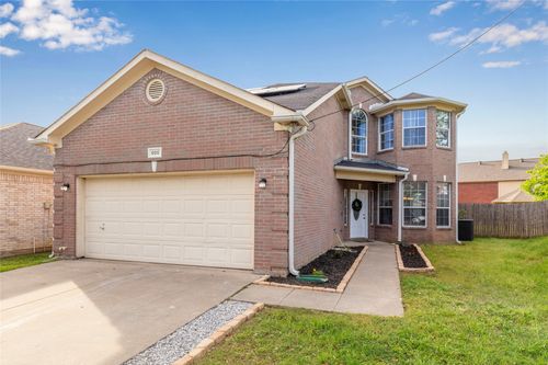 800 E Alexander Ln, Euless, TX, 76040-8950 | Card Image