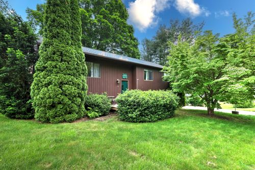 4 Jason Wright Dr, Ansonia, CT, 06401-2619 | Card Image