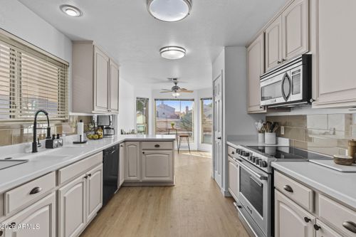 3925 E Wildwood Dr, Phoenix, AZ, 85048-7986 | Card Image