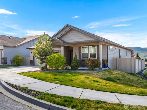 813 Madeleine Ct, East Wenatchee, WA, 98802-5899 | Card Image