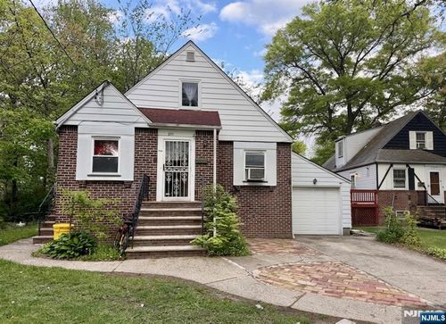 691 River Road, Teaneck, NJ, 07666 | Card Image