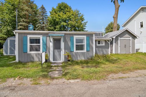 11181 W Ferndale Dr, Manitou Beach, MI, 49253-9545 | Card Image