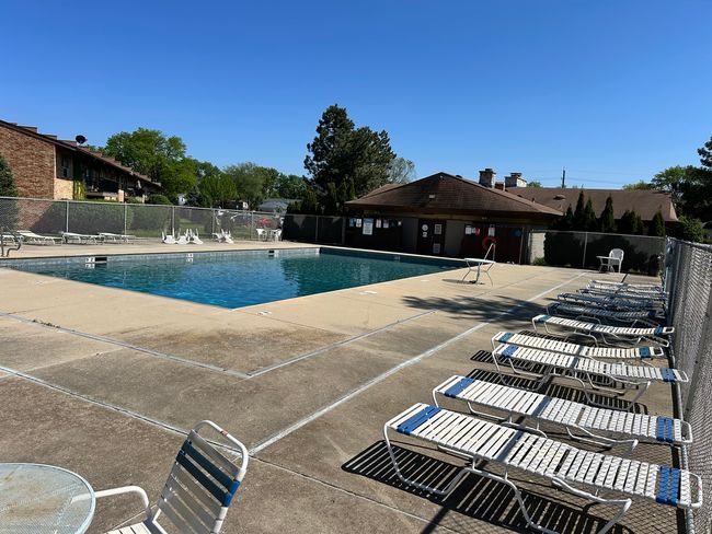 APT-201 - 822 E Old Willow Rd, Condo with 3 bedrooms, 2 bathrooms and 2 parking in Prospect Heights IL | Image 18