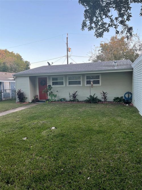 119 Albacore Ave, Galveston, TX, 77550-3101 | Card Image