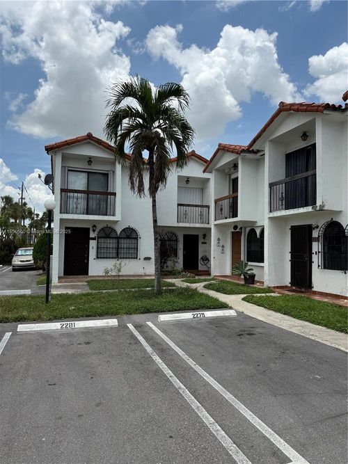 3-2289 W 52nd St, Hialeah, FL, 33016-2009 | Card Image