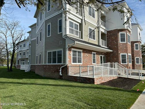 301-33 Union Ave, Manasquan, NJ, 08736-3651 | Card Image