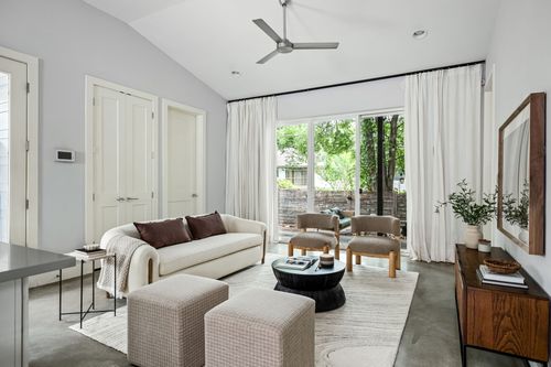 2-1703 Perez St, Austin, TX, 78721-1241 | Card Image