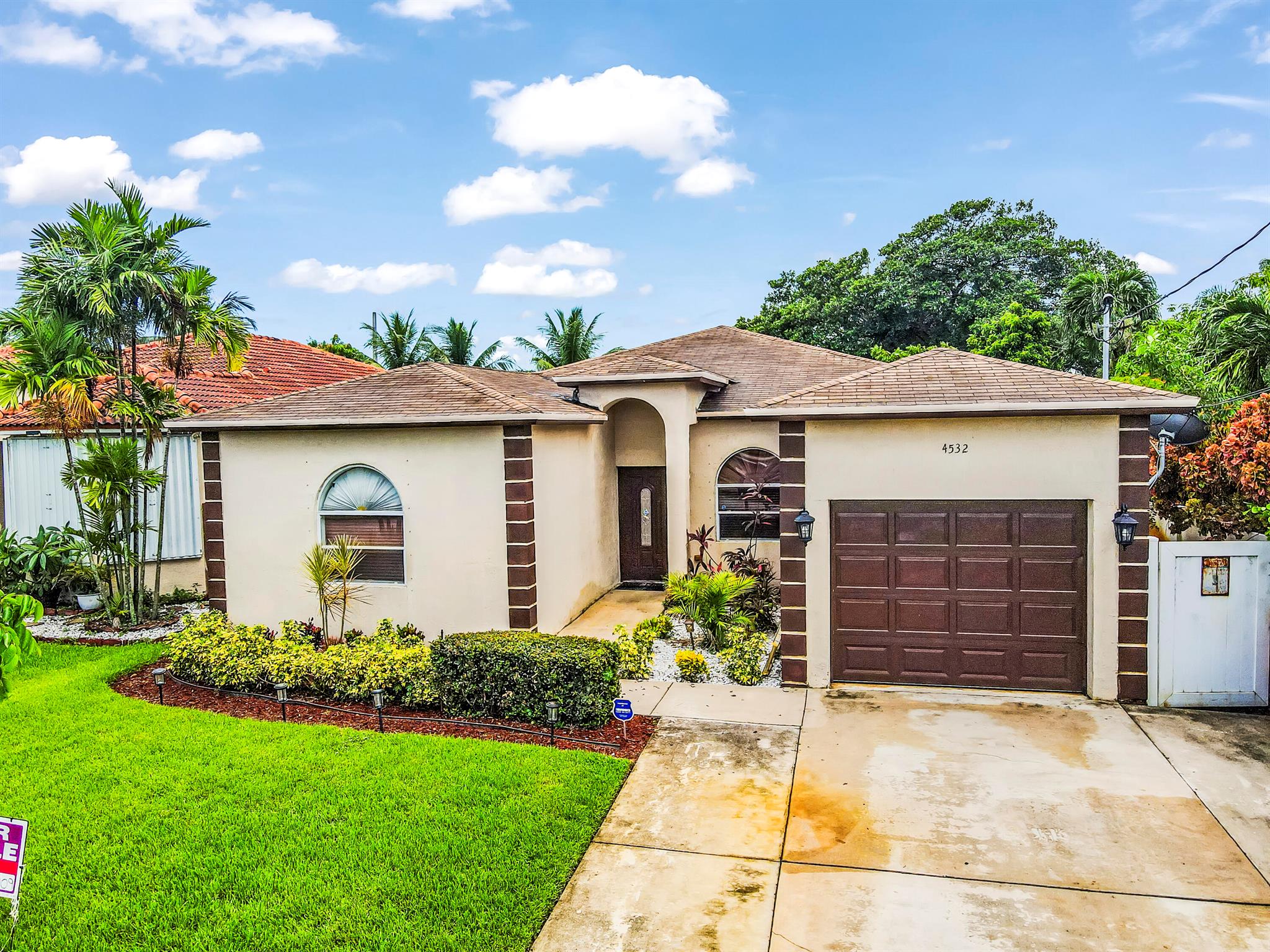 18th St, West Park, FL 33023