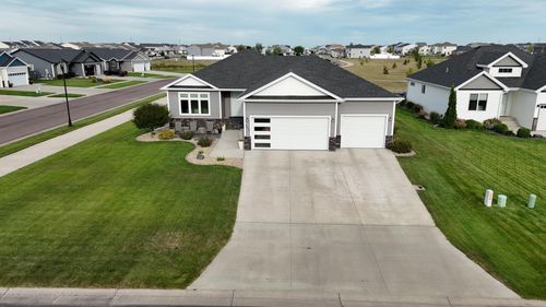6464 59th Ave S, Fargo, ND, 58104-5664 | Card Image