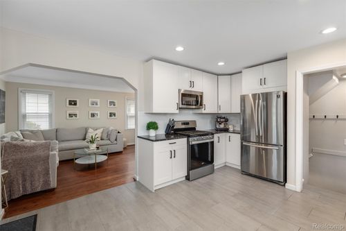 218 S Gainsborough Ave, Royal Oak, MI, 48067-2956 | Card Image