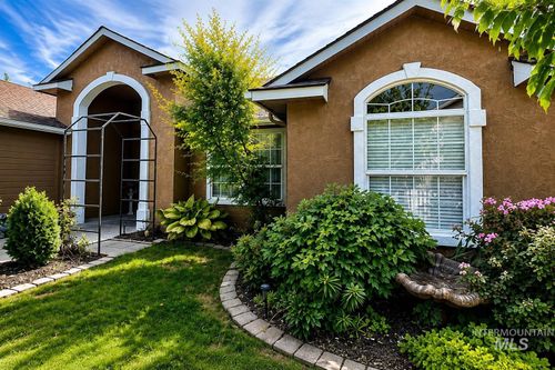 617 Cornwall Way, Fruitland, ID, 83619-2557 | Card Image