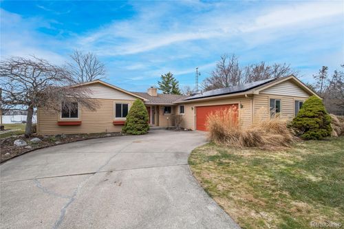 15384 Bealfred Drive, Fenton, MI, 48430 | Card Image