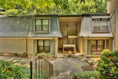 12 Vista Sq Nw, Atlanta, GA, 30327-1046 | Card Image