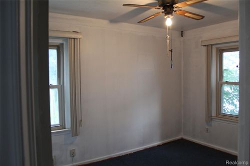 3050 Catalpa Dr, Berkley, MI, 48072-1204 | Card Image