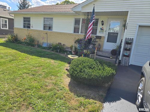 1124 S Illinois St, Lewistown, IL, 61542-1800 | Card Image