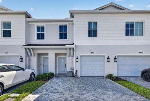 608 Ne Waters Edge Ln, Port St. Lucie, FL, 34983-3533 | Card Image