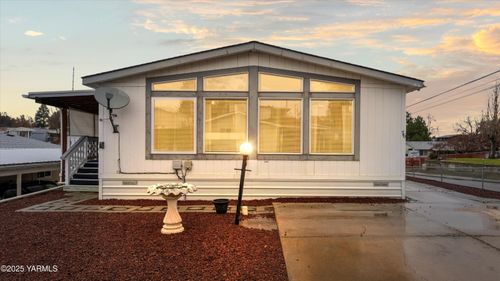 unit-76-1200 S Euclid St, Grandview, WA, 98930-9352 | Card Image