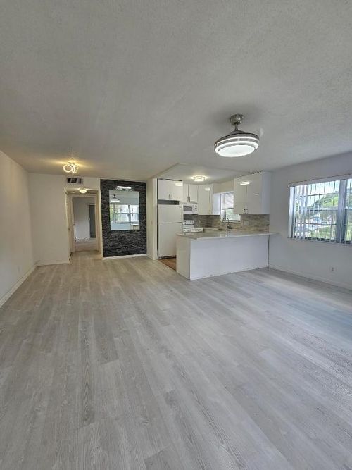 105-105 Windsor E, West Palm Beach, FL, 33417-2419 | Card Image