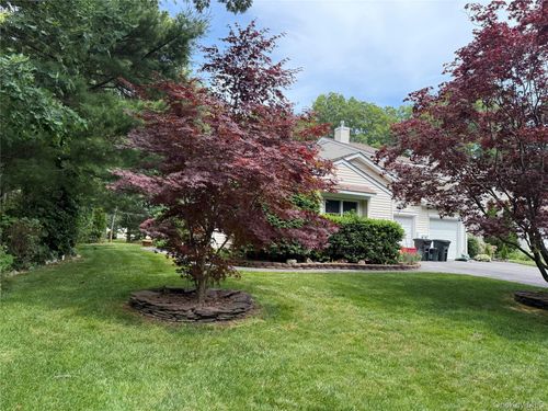 64 Cobbleridge Ln, Manorville, NY, 11949-2523 | Card Image