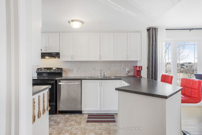 B - 433 Chapman Mills Dr, Condo with 2 bedrooms, 3 bathrooms and 1 parking in Nepean ON | Image 9
