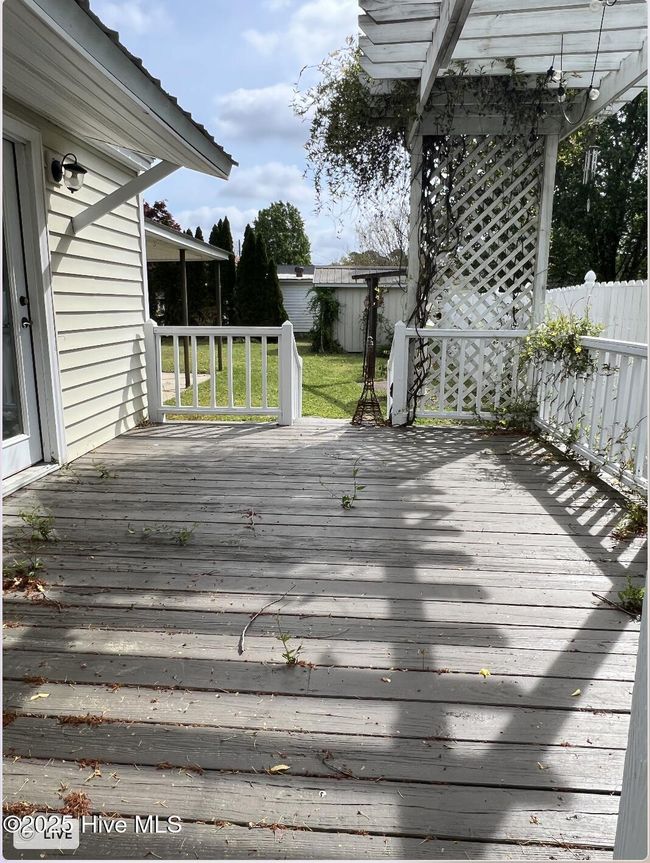 Deck on Rear | Image 10