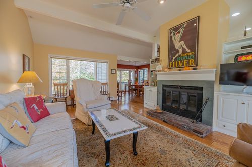 154 Kestrel Ct, Manchester, VT, 05254-4102 | Card Image