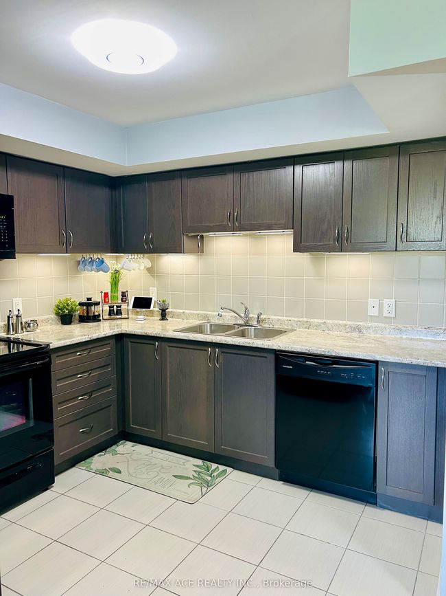 8 - 2441 Greenwich Dr, Condo with 2 bedrooms, 2 bathrooms and 2 parking in Oakville ON | Image 10