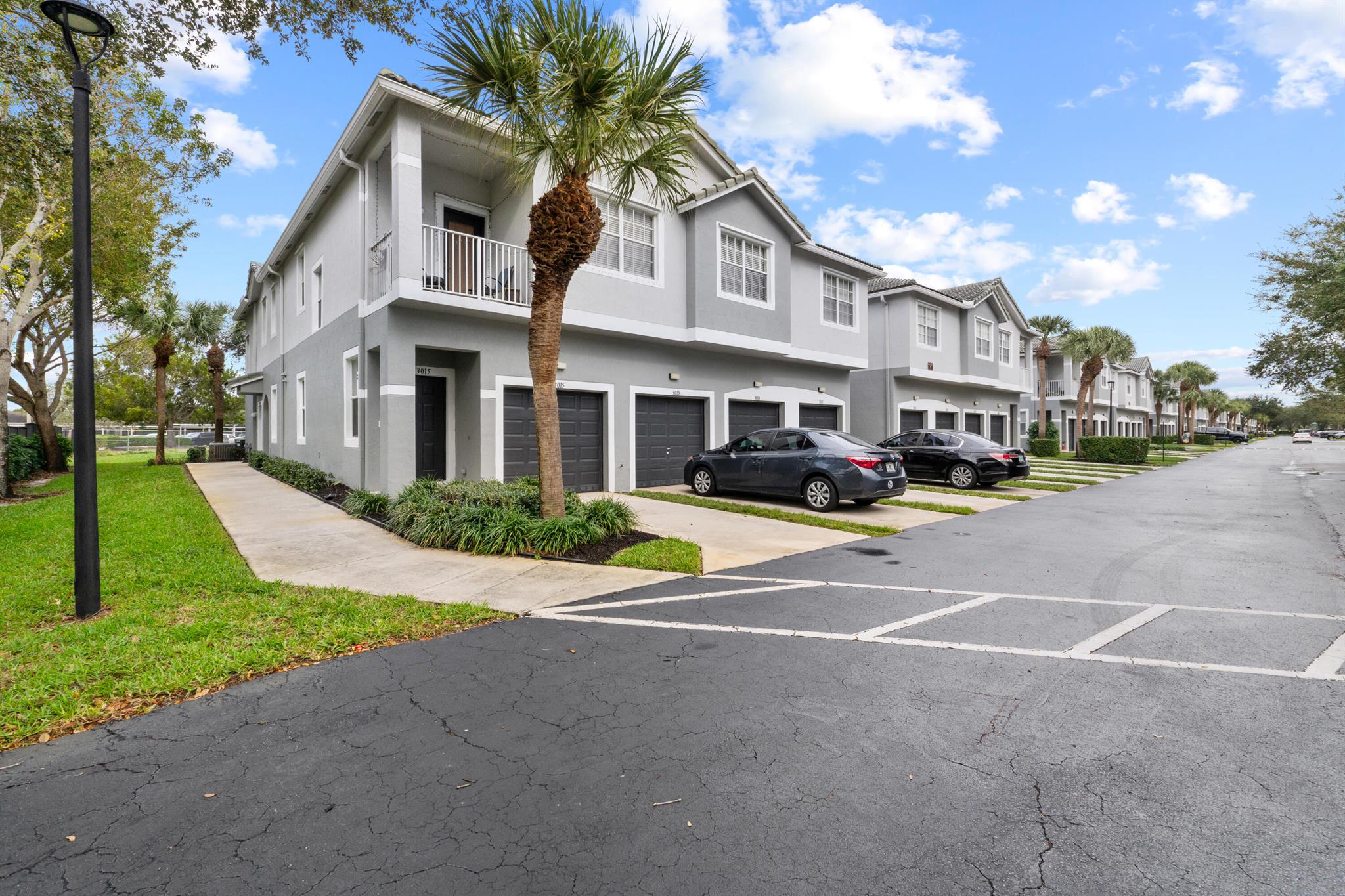 Grandiflora Dr, Greenacres, FL 33467