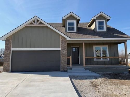 2021 Riverstone Dr, Excelsior Springs, MO, 64024-7001 | Card Image