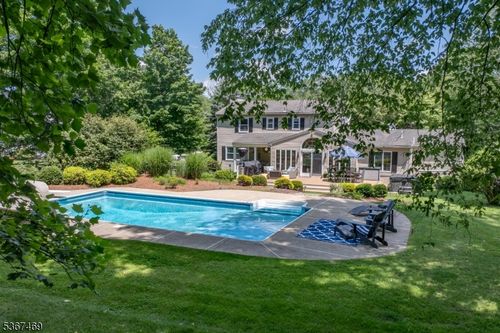 18 Falcon Ln, Long Valley, NJ, 07853-3345 | Card Image