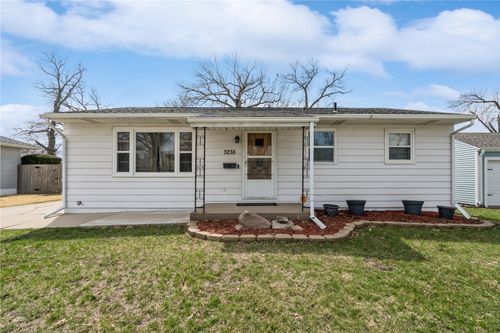 3235 Dairydale Ct Se, Cedar Rapids, IA, 52403-3123 | Card Image
