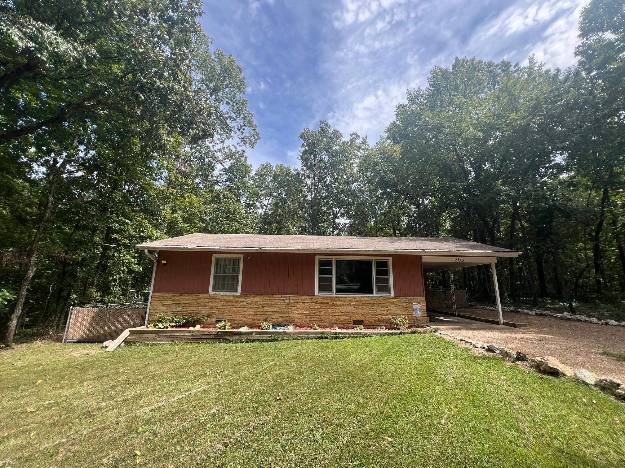 Hiawatha Dr, Cherokee Village, AR 72529
