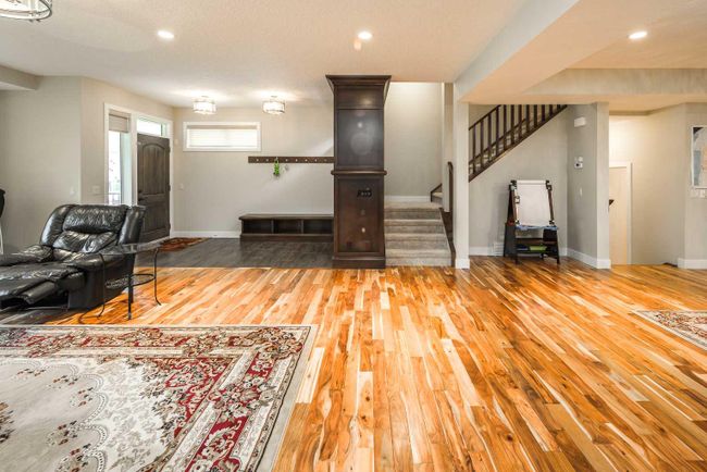 2116 15 Street Sw, Home with 3 bedrooms, 2 bathrooms and 2 parking in Calgary AB | Image 6