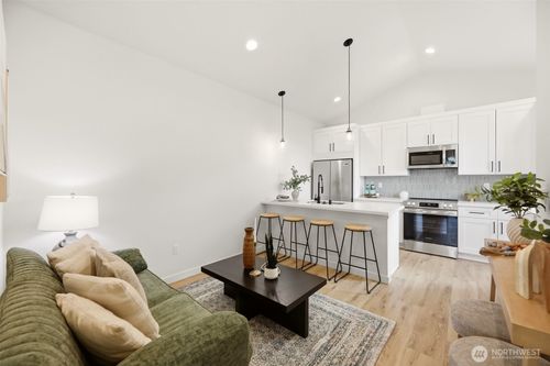 c-2018 Oakes Ave, Everett, WA, 98201-2384 | Card Image