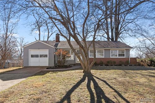 8 Drummond Dr, Saint Louis, MO, 63135-1520 | Card Image