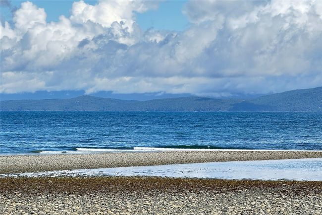 1571 Juan De Fuca Blvd, House other with 5 bedrooms, 3 bathrooms and 4 parking in Parksville BC | Image 9