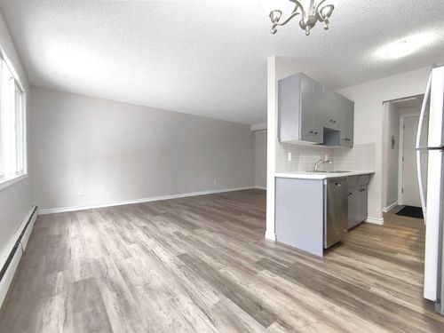 6 - 10035 155 Street Nw, Home with 1 bedrooms, 1 bathrooms and 1 parking in Edmonton AB | Card Image