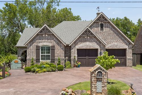 523 S Dallas St, Van Alstyne, TX, 75495-4424 | Card Image