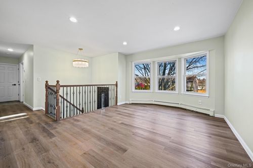 9 Harmony Ln, Glen Cove, NY, 11542-3451 | Card Image