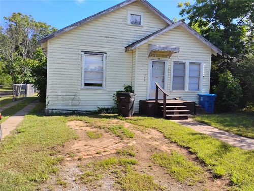 728 W Elm St, Denison, TX, 75020-2264 | Card Image